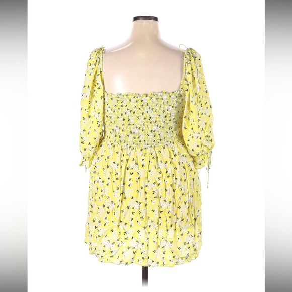 FOR LOVE & LEMONS Plus Yellow Floral Smocked Dress - Picture 2 of 4